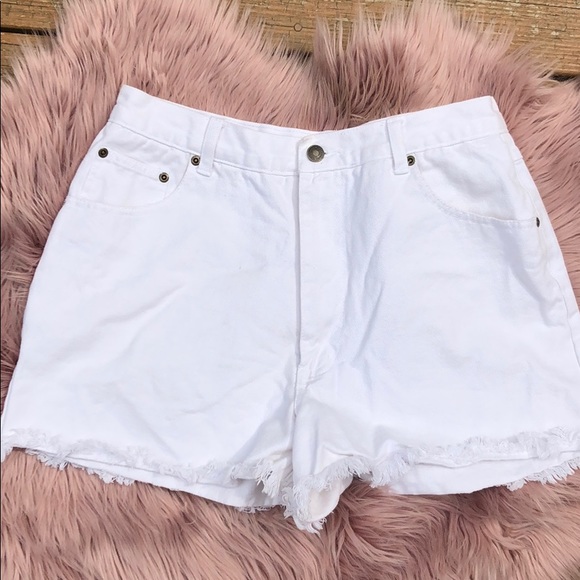 VTG Newport News Hi-Rise White Shorts - Picture 2 of 6